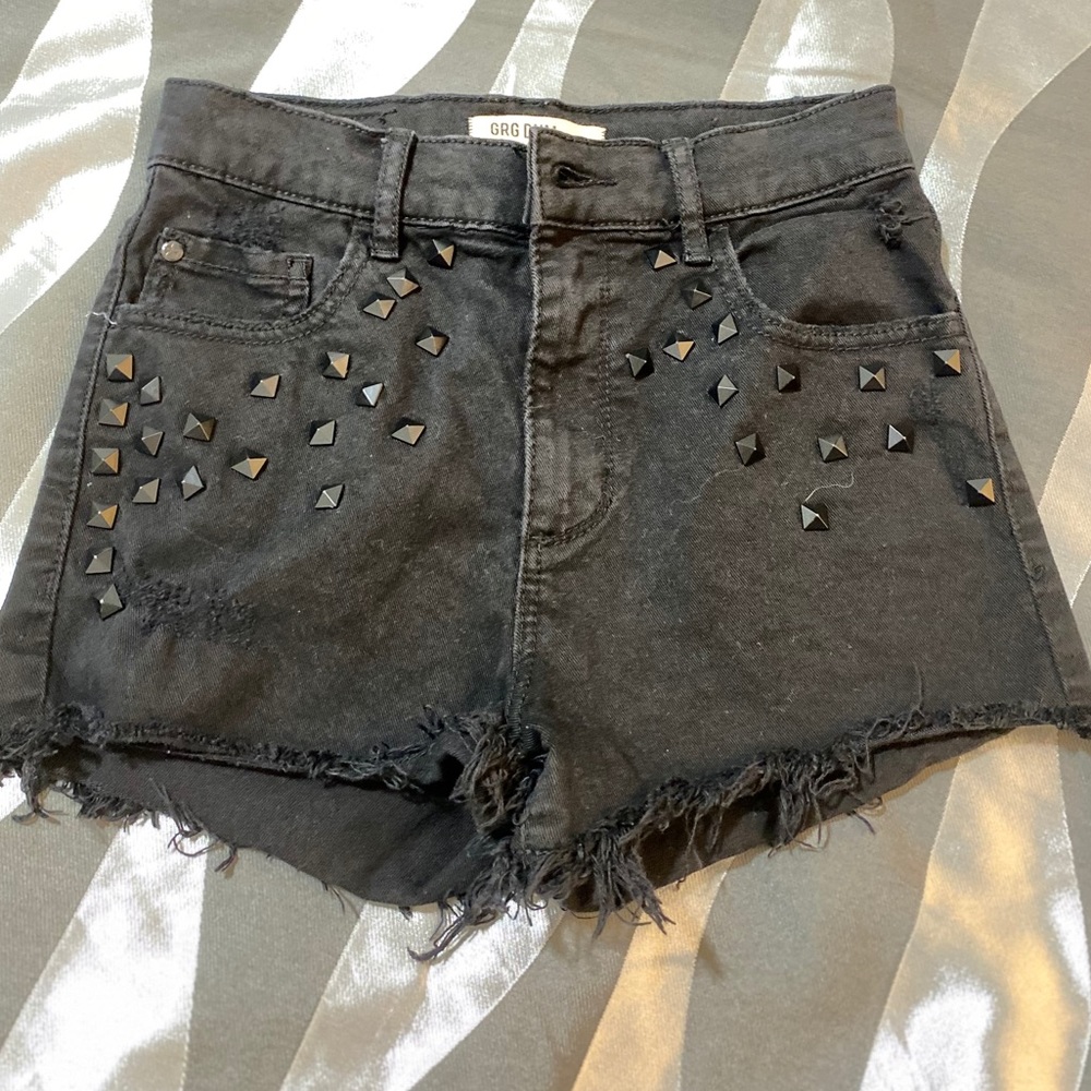 GARAGE Juniors Flirty distressed black shorts
